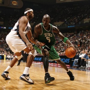 官方娱乐平台-当巨星倒地，对手围成一圈祈祷，这才是足球该有的样子，当巨星受伤，对手围圈祈祷，足球超越胜负的温情时刻